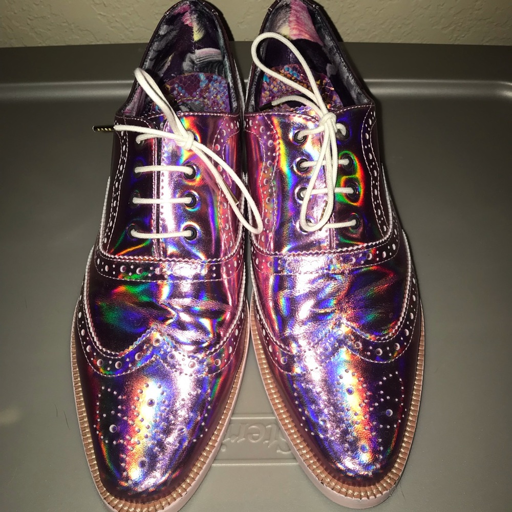 Holographic Oxfords